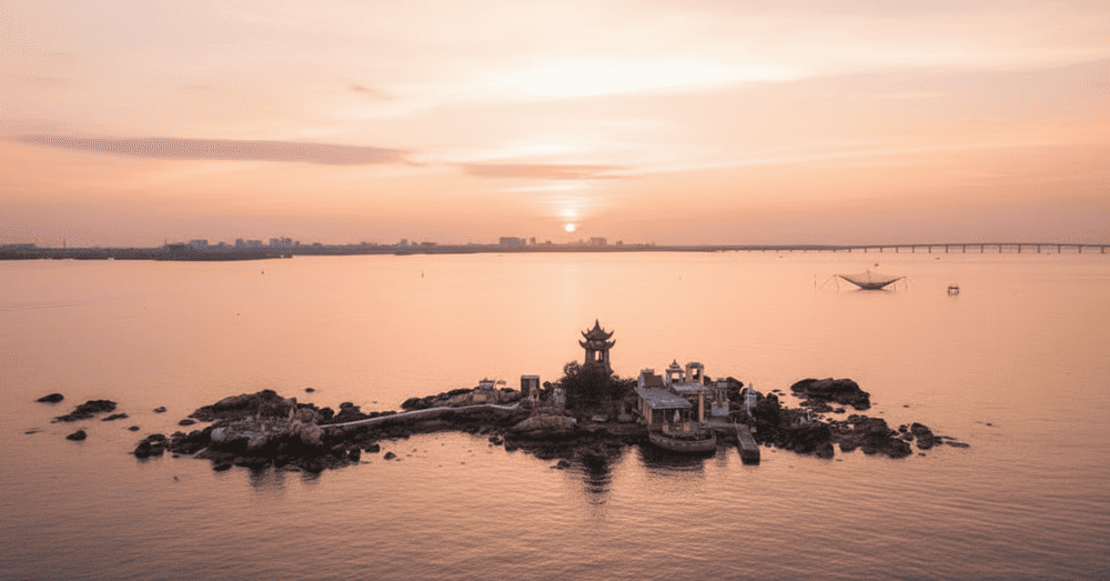 T&igrave;m một ch&uacute;t y&ecirc;n b&igrave;nh tại th&aacute;p Thầy B&oacute;i (Nguồn: Internet).